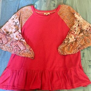 Flirty, Pink, Floral and Paisley Umgee top 🩷🌹